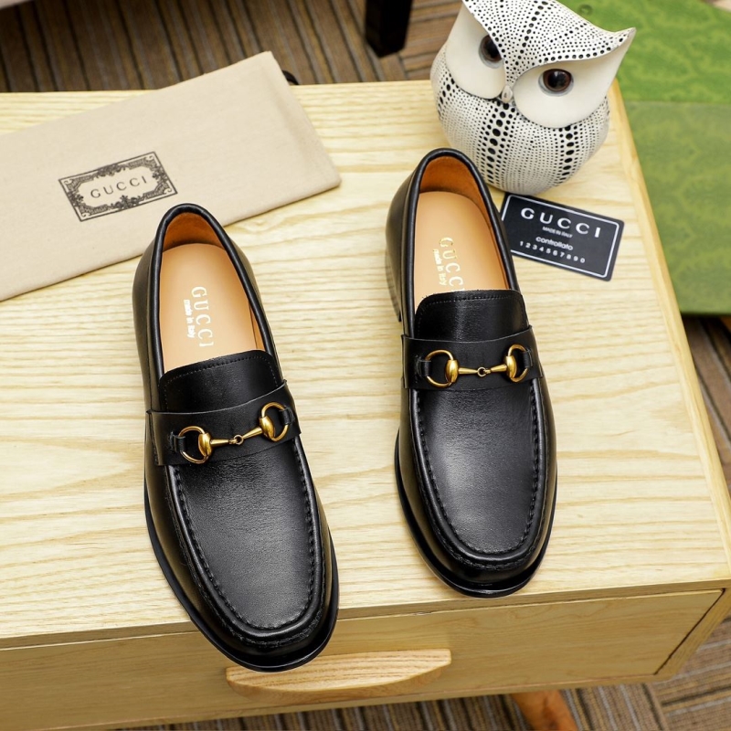G*u*i leather shoes